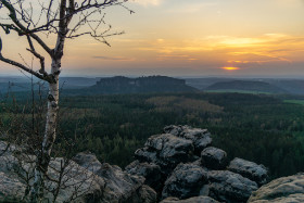 Sonnenuntergang auf dem Gohrisch mit Blick auf den Pfaffenstein, Sachsen, Copyright 2019 by Dirk Paul