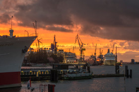 Hamburger Hafen Copyright 2017 by Dirk Paul